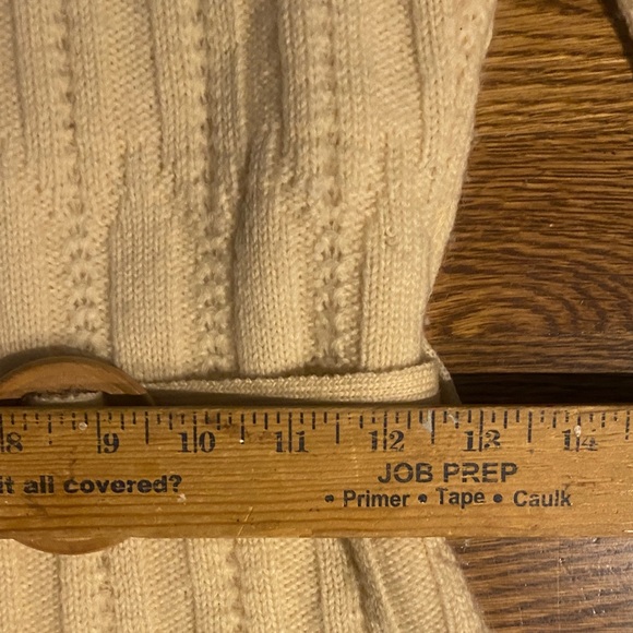 Chic Cream Turtleneck Sweater with Belt XS - Picture 7 of 11